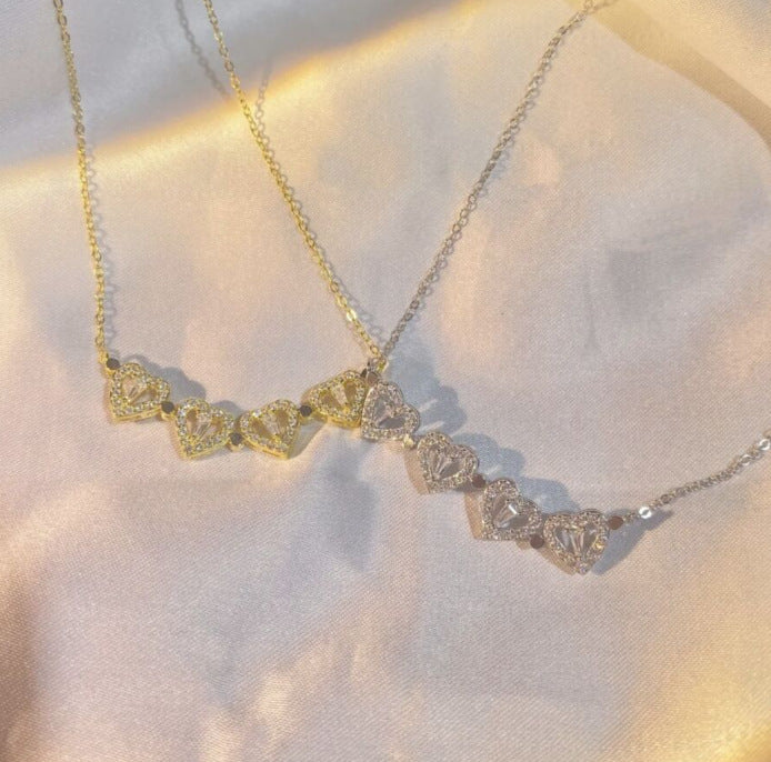 Magnetic Heart to Clover Pendant Necklace – Romantic Folding Design