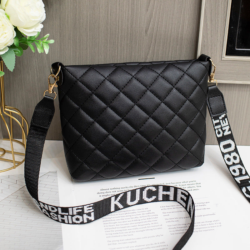 Trendy Embroidered Chain Messenger Bag for Women – Stylish Small Shoulder & Crossbody Purse