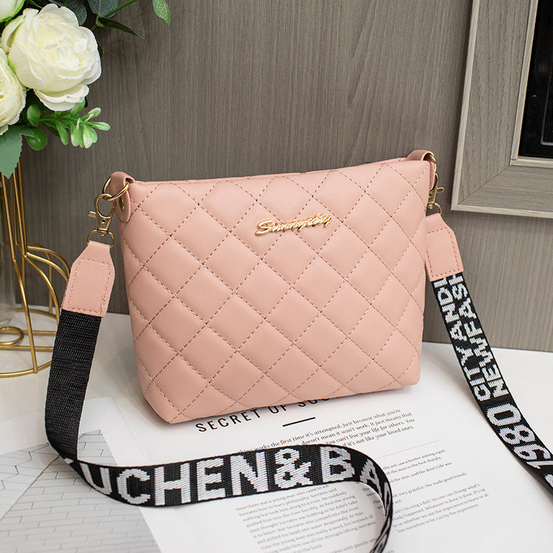 Trendy Embroidered Chain Messenger Bag for Women – Stylish Small Shoulder & Crossbody Purse